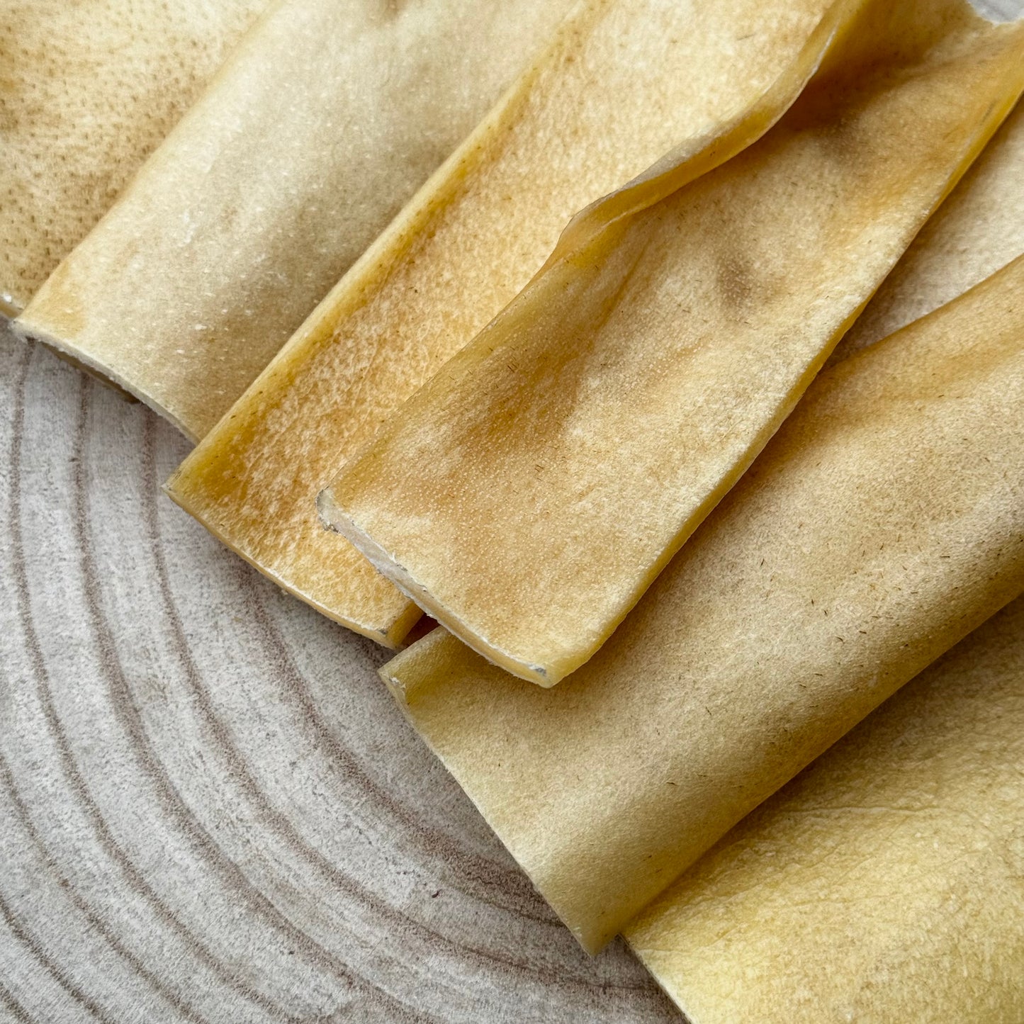 [FIVER FRIDAY] 8 x Beef Skin Chews