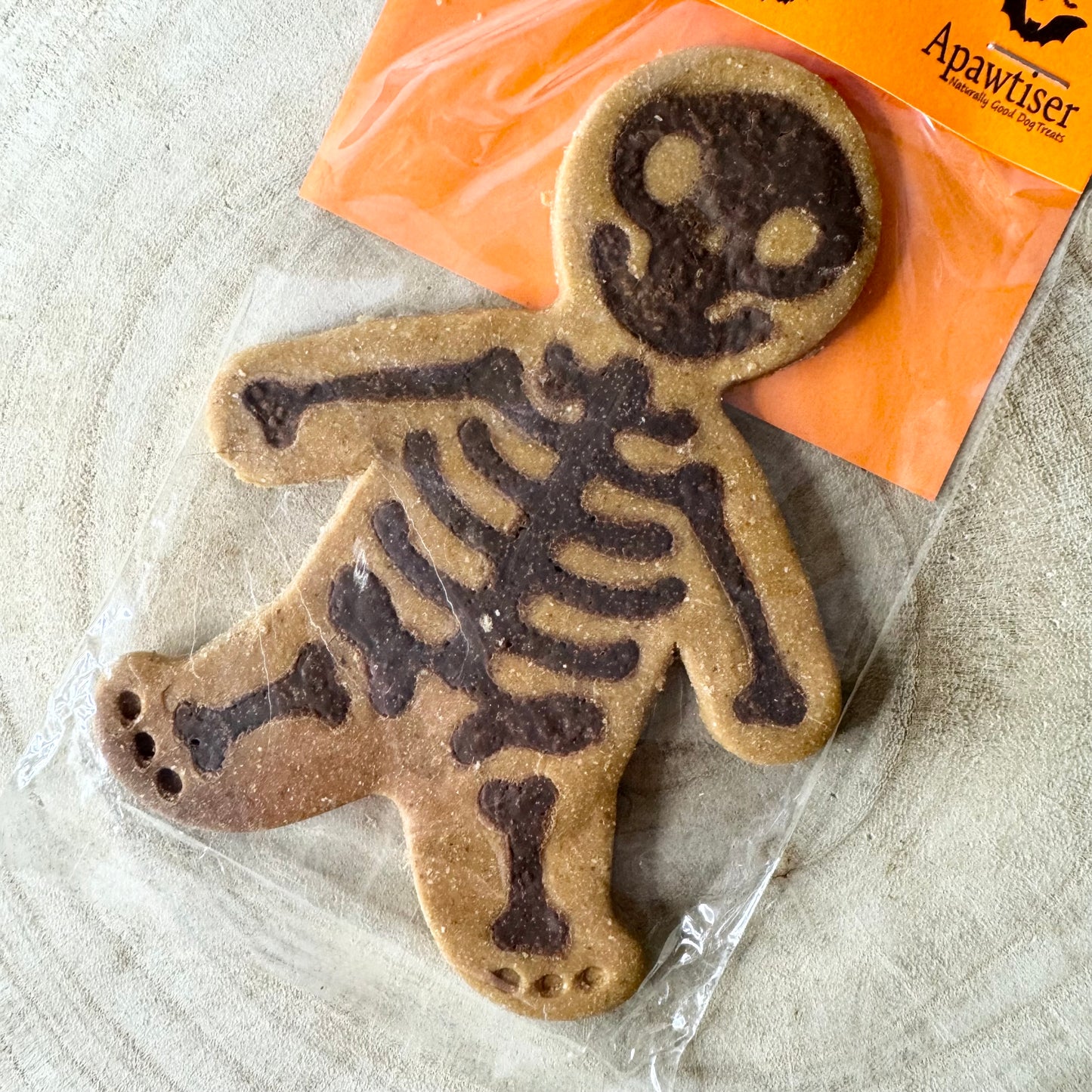 Mr Bones Apple & Organic Treacle Biscuit